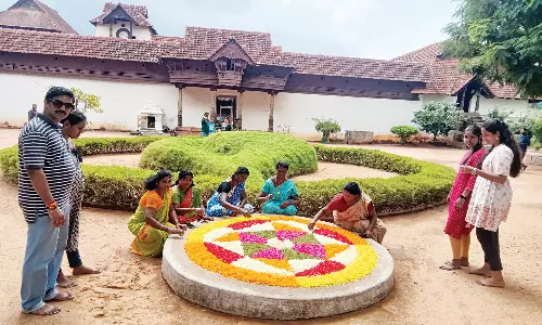 பொதுமக்கள் போராட்டத்தை தொடர்ந்து பத்மநாபபுரம் அரண்மனையில் ஓணம் விழா தொடங்கியது