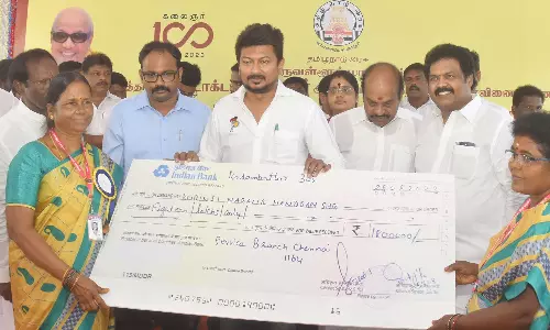 பொதுமக்கள் தரும் மனுக்களுக்கு மனிதாபிமான அடிப்படையில் உதவுங்கள்- உதயநிதி ஸ்டாலின் அதிகாரிகளுக்கு வேண்டுகோள்