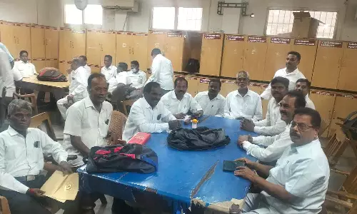 புதுவை வக்கீல்கள் கோர்ட்டு புறக்கணிப்பு