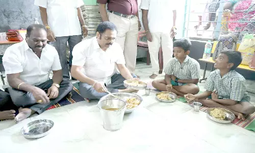 காட்பாடி அரசு பள்ளிகளில் காலை உணவு வழங்கும் திட்டத்தை கதிர் ஆனந்த் எம்.பி. ஆய்வு