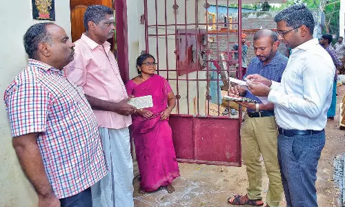 நாகர்கோவிலில் கலைஞர் உரிமை திட்ட விண்ணப்பங்கள் தொடர்பாக கலெக்டர் ஆய்வு