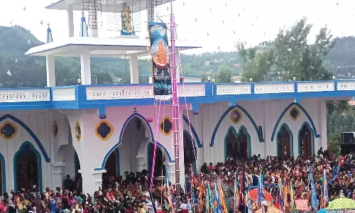 குன்னூர் வேளாங்கண்ணி ஆலய திருவிழா கொடியேற்றத்துடன் தொடங்கியது