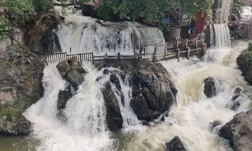 ஒகேனக்கல் காவிரி ஆற்றில் நீர்வரத்து 8 ஆயிரம் கனஅடியாக அதிகரிப்பு