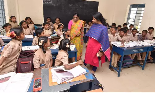 சூளகிரி பகுதி  அரசு பள்ளிகளில் கலெக்டர் ஆய்வு