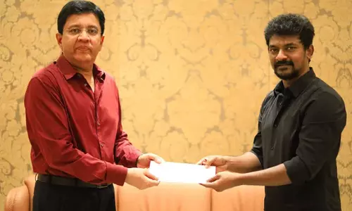 ஜெயிலர் வெற்றி - இயக்குனர் நெல்சனுக்கும் காசோலை கொடுத்த கலாநிதி மாறன்