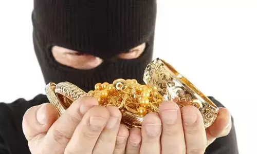 அமெரிக்காவில் 4 இந்திய நகைக் கடைகளில் கொள்ளை - 16 பேரை கொத்தாக தூக்கிய போலீஸ்