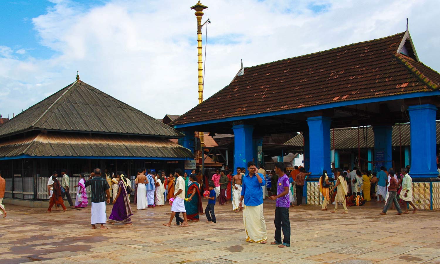 சோட்டானிக்கரை பகவதி அம்மன் கோவிலில் பாலிஸ்டர் பட்டுப்புடவைகளுக்கு தடை