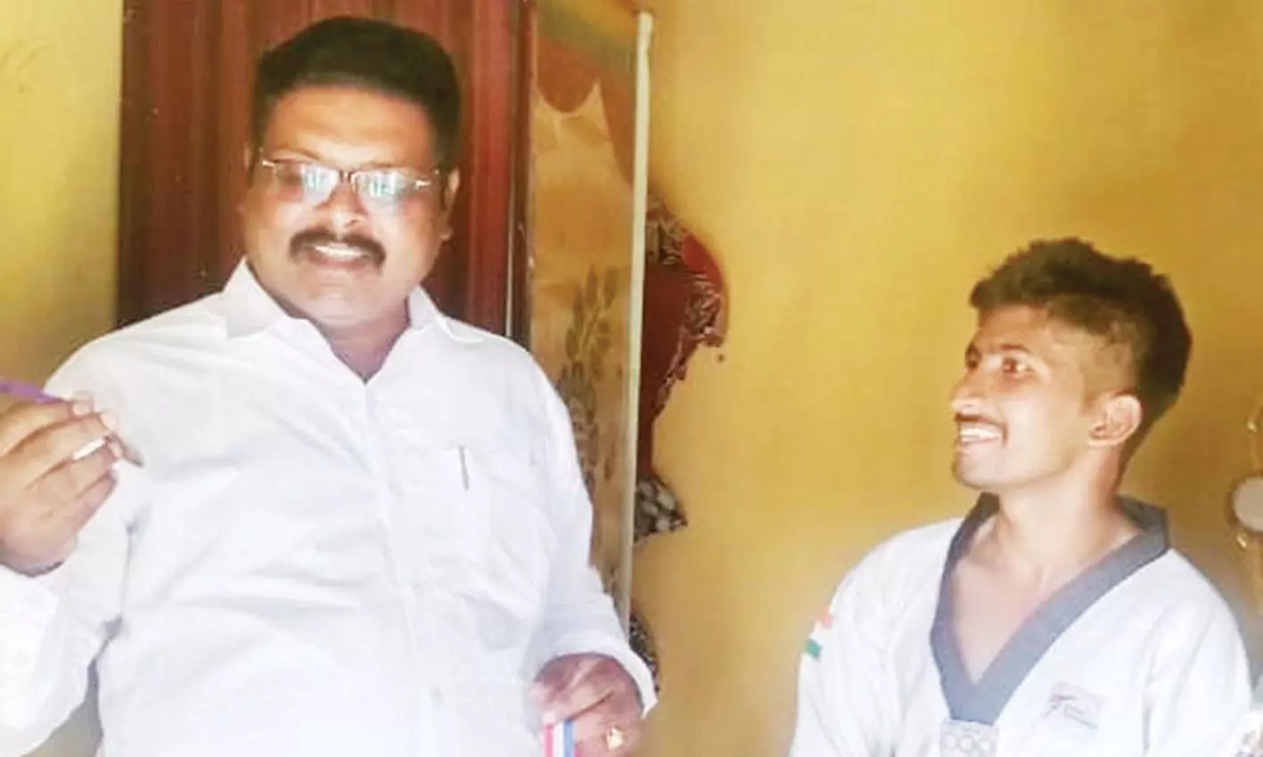 பாரா டேக்வண்டா போட்டியில் பாப்பிரெட்டிப்பட்டி மாற்றுத்திறனாளி மாணவன் தங்கம் வென்று சாதனை பாரா டேக்வண்டா போட்டியில் பாப்பிரெட்டிப்பட்டி மாற்றுத்திறனாளி மாணவன் தங்கம் வென்று சாதனை