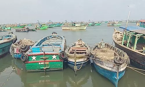 மீன்கள் விலை குறைப்பால் பாதிப்பு: ராமேசுவரம் மீனவர்கள் இன்று முதல் வேலைநிறுத்தம்