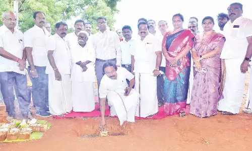 அ.தி.மு.க.வுக்கு ஒரு நிலையான கொள்கை கிடையாது