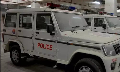 பெண் இன்ஸ்பெக்டரின் ரோந்து வாகனம் பறிப்பு