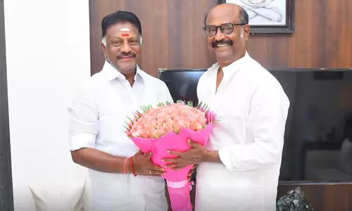 ரஜினியை நேரில் சந்தித்த ஓ.பன்னீர் செல்வம்