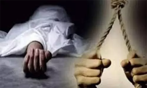 வாலிபர் தூக்கிட்டு தற்கொலை