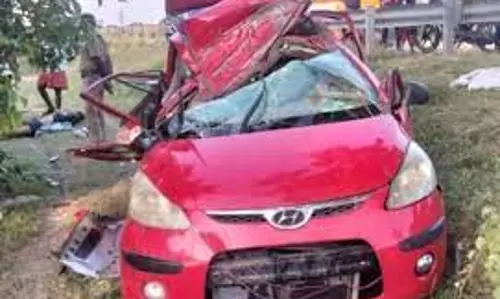 மின்கம்பத்தில் கார் மோதல்: மருத்துவக்கல்லூரி உதவி பேராசிரியர் பலி