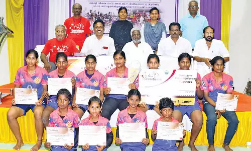 கபடி போட்டியில் வெற்றிபெற்ற அணிகளுக்கு பரிசு