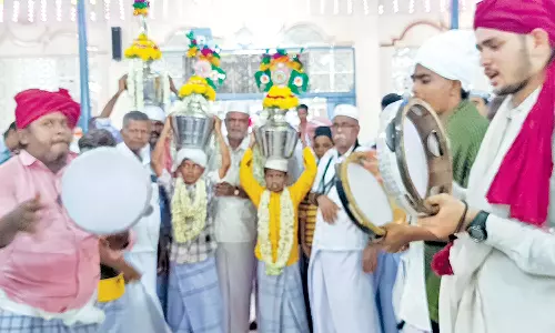 வஞ்சுவழி பள்ளிவாசலில் கந்தூரி சந்தனக்குடம் ஊர்வலம்