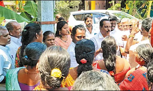 ரேஷன் கடை கேட்டு எம்.எல்.ஏ.விடம் கிராம மக்கள் கோரிக்கை