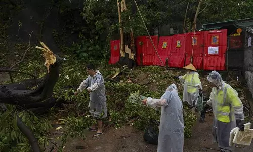 சவோலா புயல் எதிரொலி - பிலிப்பைன்சில் 3.87 லட்சம் பேர் பாதுகாப்பான இடங்களுக்கு வெளியேற்றம்