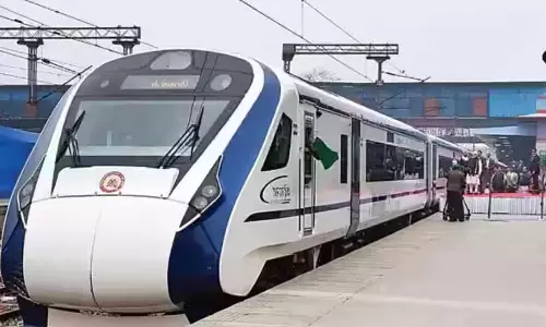 கேரளாவில் மங்களூரு-எர்ணாகுளம் வழித்தடத்தில் 2-வது வந்தே பாரத் ரெயில்