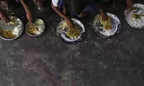 அரசு விடுதியில் கெட்டுப்போன உணவை சாப்பிட்ட 5 மாணவர்களுக்கு உடல் நலக்குறைவு- ஆஸ்பத்திரியில் சிகிச்சை