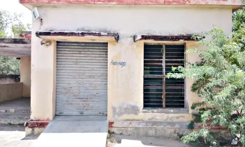 திருச்சுழி அரசு மருத்துவமனை: குளிர்சாதனப்பெட்டி வசதியில்லாததால் துர்நாற்றம் வீசும் இறந்தவர்கள் உடல்கள்