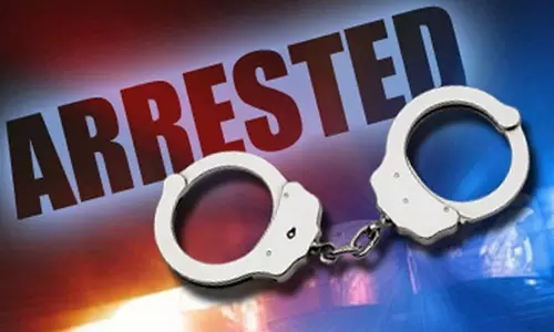 மது-புகையிலை பொருட்கள் விற்ற 3 பேர் கைது