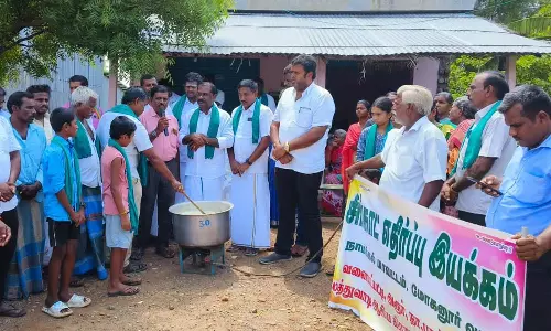 சிப்காட் தொழிற்சாலை அமைக்க எதிர்ப்பு தெரிவித்து கஞ்சி தொட்டி திறந்து விவசாயிகள் போராட்டம்