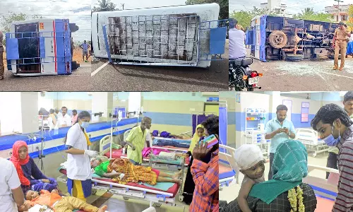 திருமண கோஷ்டியினர் சென்ற வேன் நடுரோட்டில் கவிழ்ந்தது- குழந்தைகள் உள்பட 13 பேர் காயம்