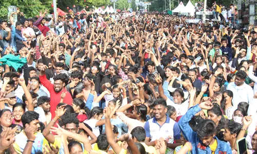 சேலத்தில் ஹேப்பி ஸ்டீரீட் கொண்டாட்டம்