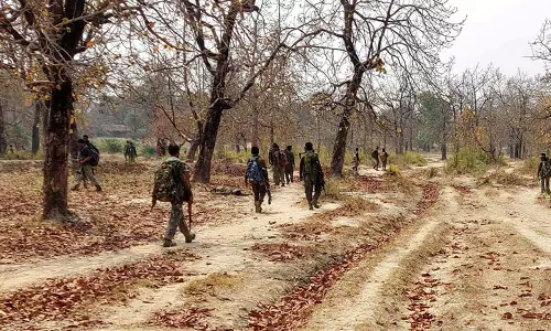 சத்தீஸ்கரில் நக்சலைட்டுகள் 8 பேர் போலீசில் சரண்