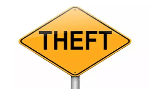 பணகுடி அருகே வீடு புகுந்து 4 பவுன் நகை திருட்டு