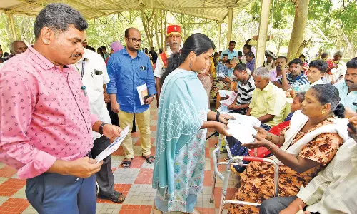 கிருஷ்ணகிரியில் சிறப்பு மருத்துவ முகாமில் 93 மாற்றுத்திறனாளிகளுக்கு தேசிய அடையாள அட்டை