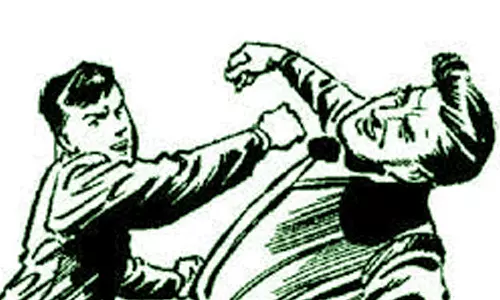 ஓட்டப்பிடாரத்தில் காற்றாலை ஆக்கிரமிப்பை கண்டித்த முன்னாள் எம்.எல்.ஏ. மீது தாக்குதல்