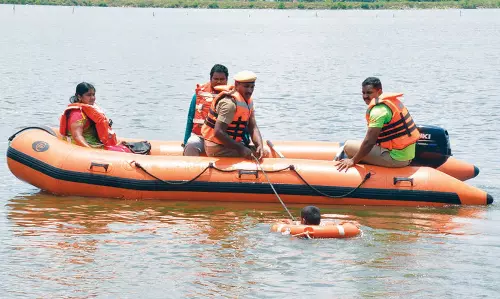அவதானப்பட்டி ஏரியில் தீயணைப்பு மீட்பு பணித்துறை சார்பில் பாதுகாப்பு ஒத்திகை நிகழ்ச்சி