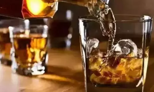 தெலுங்கானா மாநிலத்தில் 100 மதுக்கடைகளை ஏலம் எடுத்த பெண்கள்