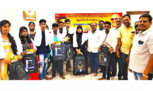 எஸ்.எஸ்.எல்.சி, பிளஸ்-2 தேர்ச்சி பெற்ற மாணவர்களுக்கு பரிசு