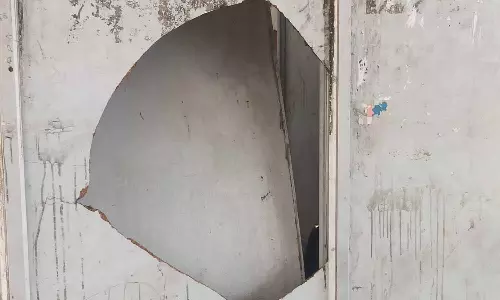 பல்லடம் பஸ் நிலையத்தில் பழுதடைந்த தாய்மார்கள் பாலூட்டும் அறையை சீரமைக்க கோரிக்கை