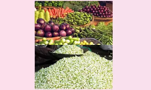 காய்கறிகள்-பூக்கள் விலை வீழ்ச்சியால் விவசாயிகள் விரக்தி