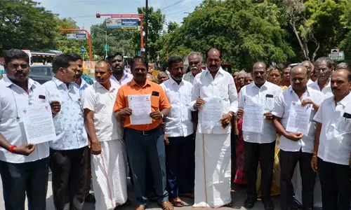 சமுதாய கூடம், மயானம் அமைக்க கேட்டு மக்கள் கலெக்டர் அலுவலகத்தில் மனு