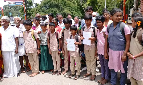 பஸ் வசதி கேட்டு மாணவர்கள் மனு