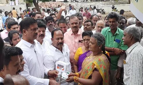 பேரணாம்பட்டு, பள்ளிகொண்டாவில் புதிய உழவர் சந்தைகளை முதல்-அமைச்சர் மு.க.ஸ்டாலின் திறந்து வைத்தார்