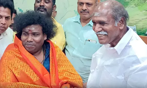 புதுச்சேரி முதலமைச்சர் ரங்கசாமியை நேரில் சந்தித்த யோகிபாபு