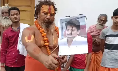 சனாதன விவகாரம்: அமைச்சர் உதயநிதி ஸ்டாலின் தலைக்கு ரூ. 10 கோடி.. சர்ச்சையை கிளப்பிய சாமியார்