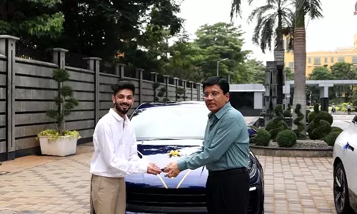 ஜெயிலர் வெற்றி - அனிருத்-க்கு ரூ. 1.4 கோடி மதிப்புள்ள காரை பரிசாக கொடுத்து அசத்திய கலாநிதி மாறன்