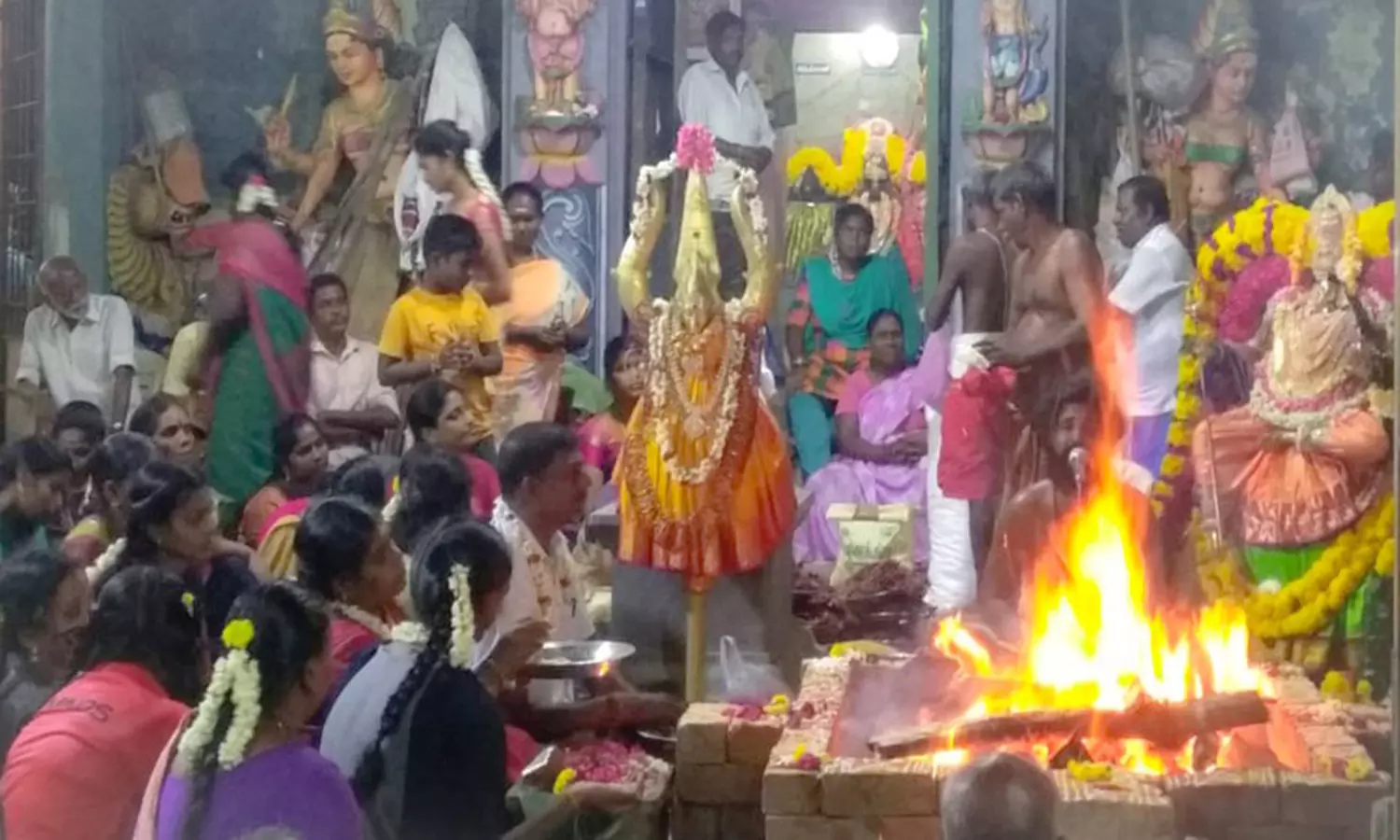 நெல்லிக்குப்பம் அருகே உள்ள செல்லியம்மன் கோவிலில் வராஹி அம்மனுக்கு பஞ்சமி வழிபாடு நெல்லிக்குப்பம் அருகே உள்ள செல்லியம்மன் கோவிலில் வராஹி அம்மனுக்கு பஞ்சமி வழிபாடு