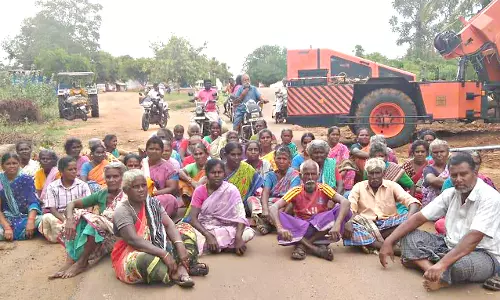 குடிநீர் கேட்டு பொதுமக்கள் மறியல்