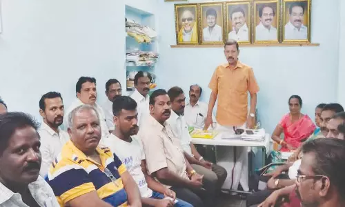 நெய்யூர்-பரம்பை ரெயில்வே மேம்பால பணியை விரைந்து முடிக்க வேண்டும்