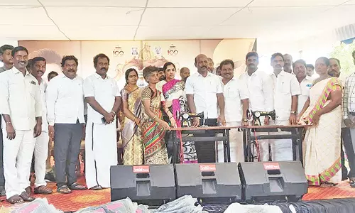 கருணாநிதி நூற்றாண்டு விழா: ஏழை பெண்களுக்கு நலத்திட்ட உதவிகளை அமைச்சர் மா.சுப்பிரமணியன் வழங்கினார்