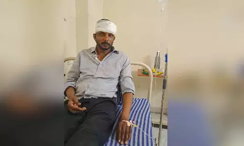 திருப்பூரில் ஆன்லைன் பண பரிவர்த்தனை மைய உரிமையாளரை  தாக்கி ரூ. 4.50 லட்சம் பறிப்பு