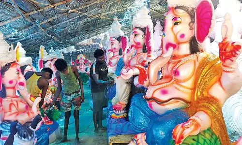 விநாயகர் சிலைகள் தயாரிக்கும் பணி தீவிரம்